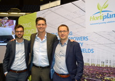 Simon Willemen, Jeroen Smit en Bram Vanthoor van Hortiplan waren op de PMA om de teelt op water te promoten. https://www.groentennieuws.nl/article/9120944/voedselveiligheid-betekent-in-europa-iets-anders-dan-in-de-vs/